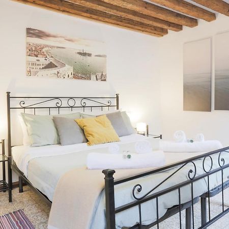 Santa Croce Guest House Venesia Bagian luar foto
